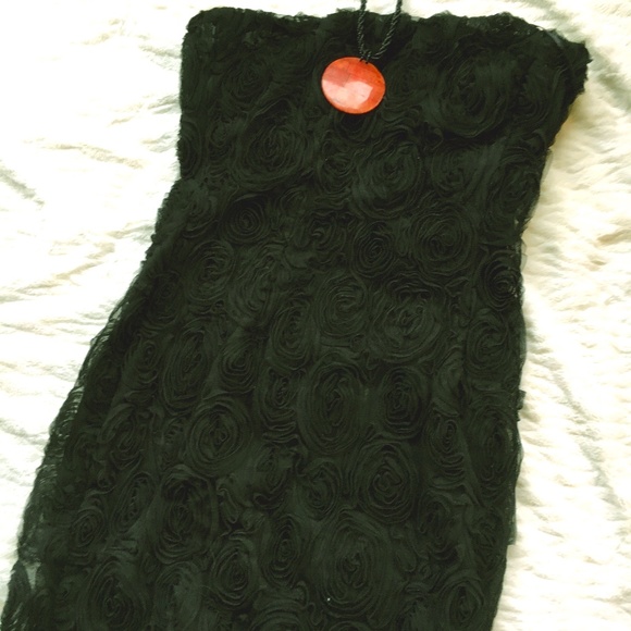 Black rose detailed strapless formal dress - Picture 1 of 2